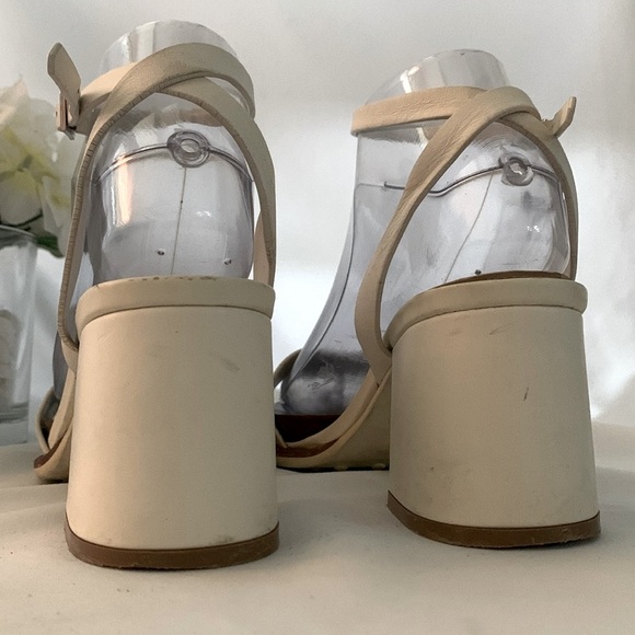 TOD’S Block Heel Leather Sandals - Picture 11 of 15